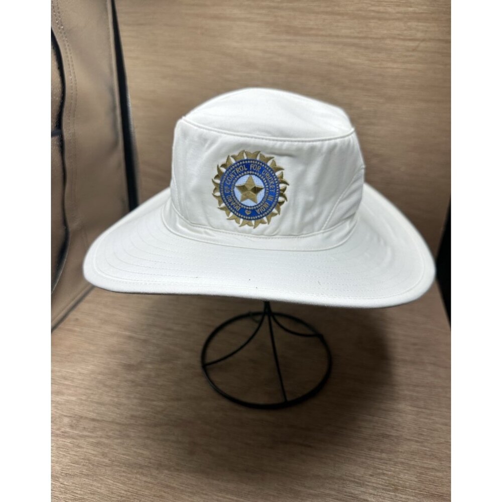 Nike Cricket Umpire M/L Hat New With Tags